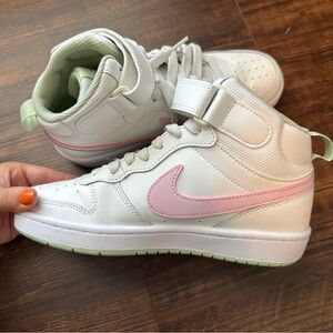 Nike White & Pink High-Top Sneakers - 4Y